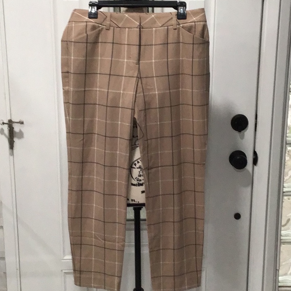 Express Editor Tan Tailored Fit Trouser
10R Waist 17” Medium rise